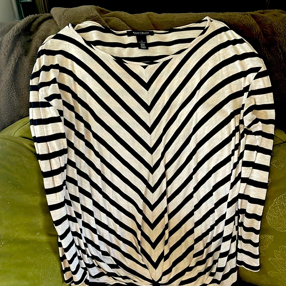 Very soft lightweight , with a little gathering at bottom